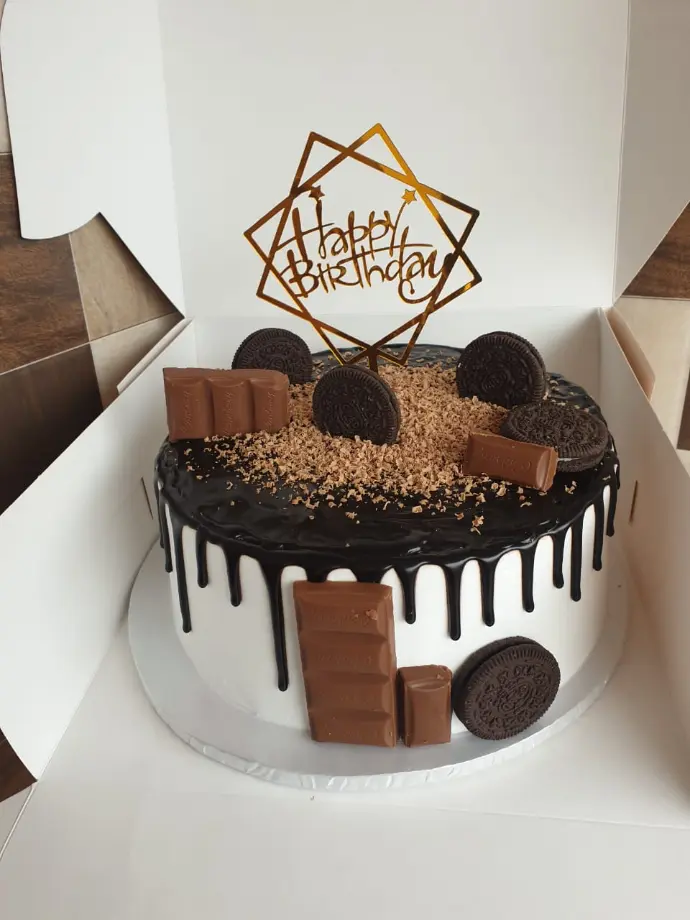 Cadbury chocolate drip oeo cakes nairobi