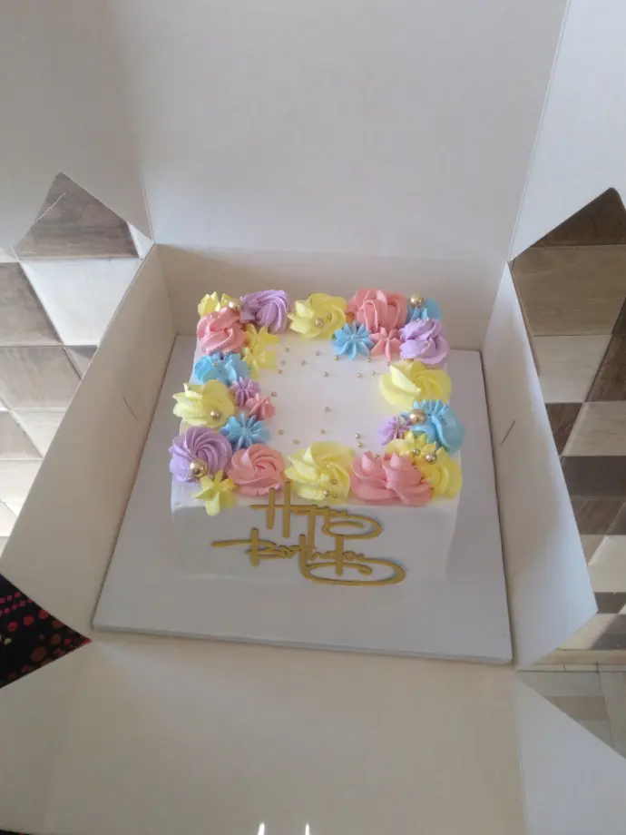 Square mom mother parent cake Nairobi